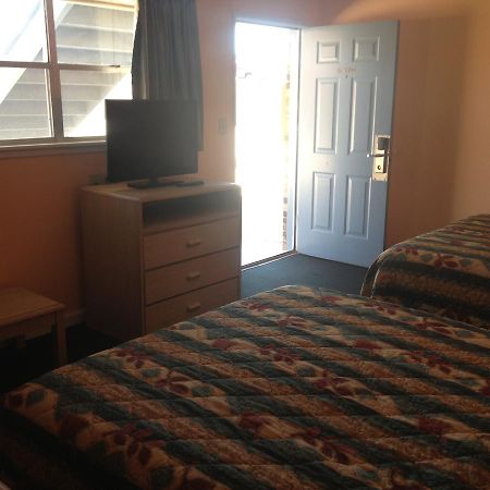 Copa Budget Inn Medicine Lodge Bagian luar foto